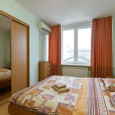 Апартаменти 3-Кімнатні Поруч З М. Театральна Kiev Esterno foto